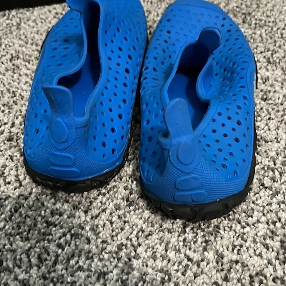 Speedo - blue water shoes - 35.5 or 4